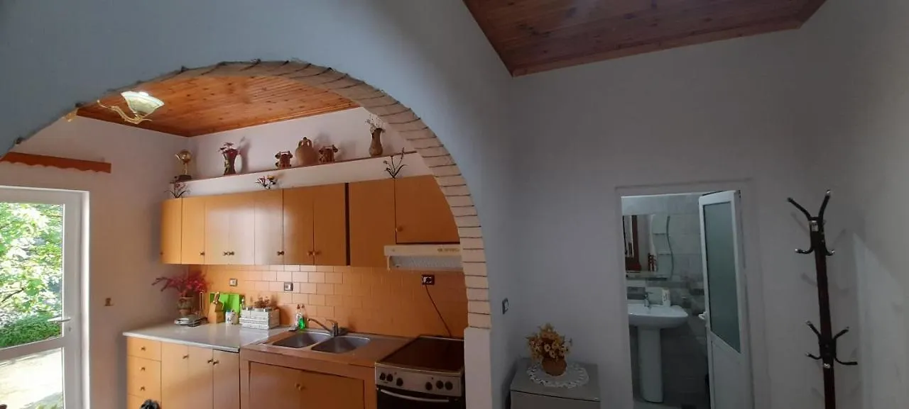 Honey-House “Kastrioti” Daire Përmet Pansiyon