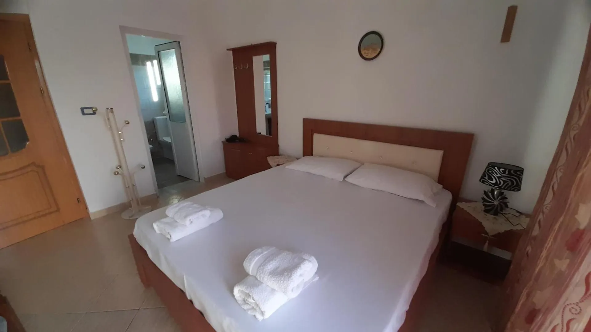 Honey-House “Kastrioti” Apartment Permet Homestay